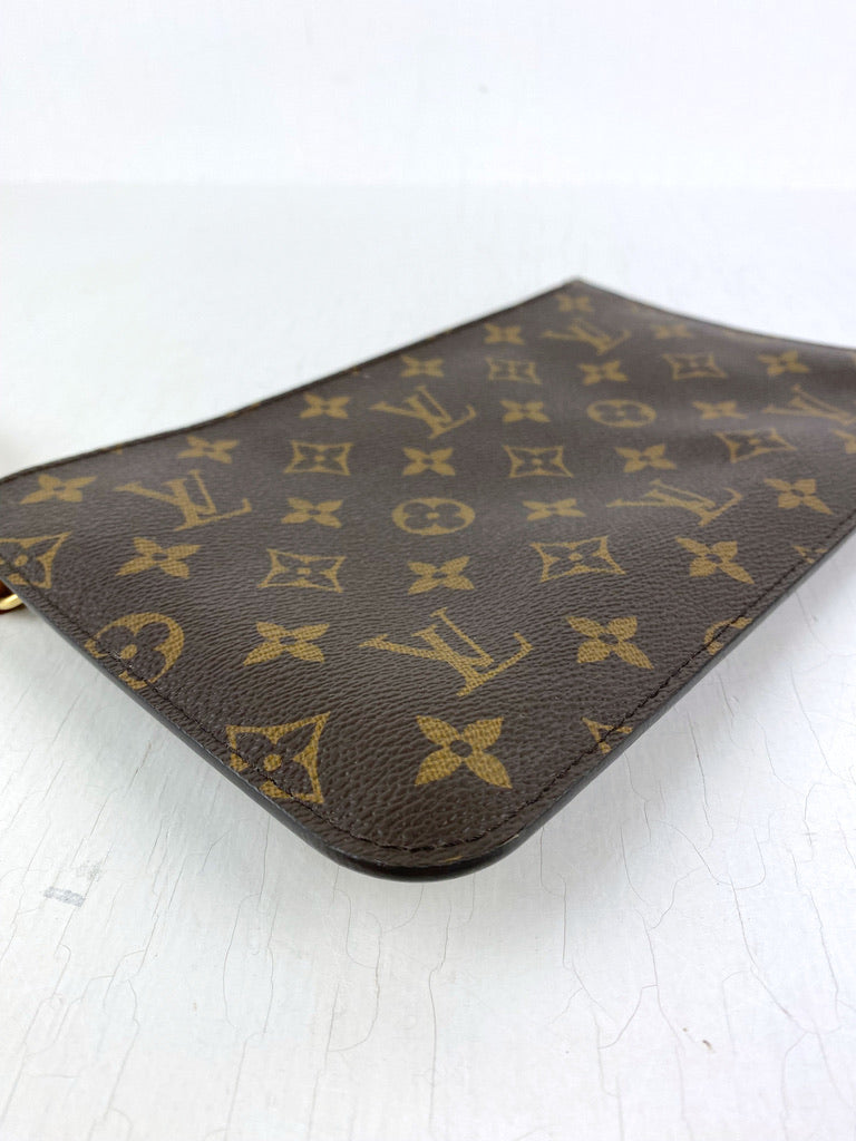 Louis Vuitton Clutch - Monogram