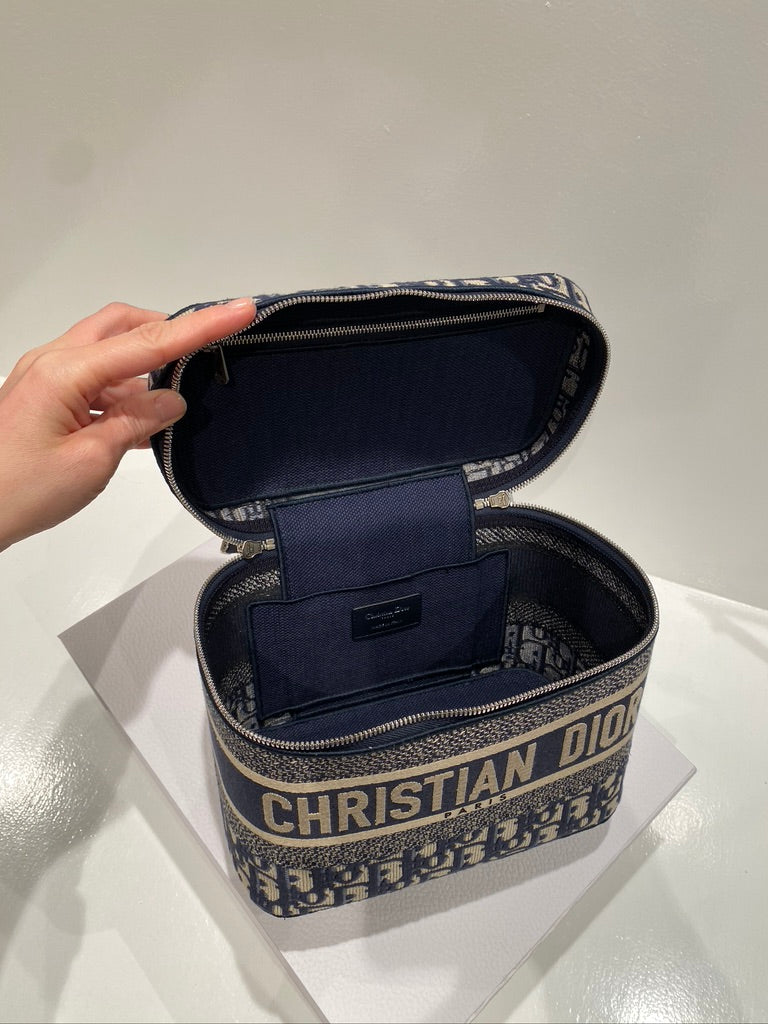 Dior Vanity Case - (Nypris 13.070 kr)