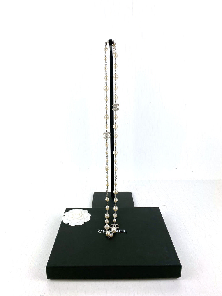 Chanel Perlekæde - (Nypris ca 16.000-18.000 kr)