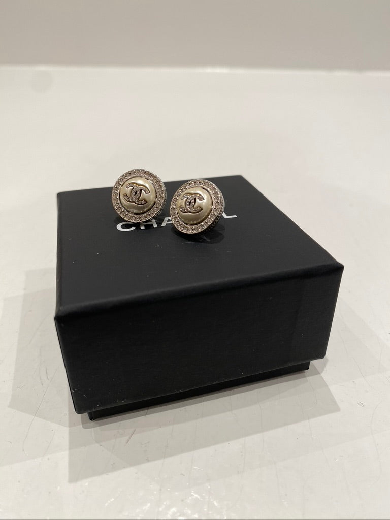 Chanel Stud/Ørestikker - (Nypris ca 5.000- 5.500 kr)