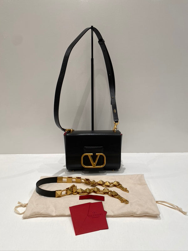 Valentino Garavani Stud Sign V LOGO Taske - (Nypris ca 18.700 kr/2.500 Euro - Kvittering medfølger!)