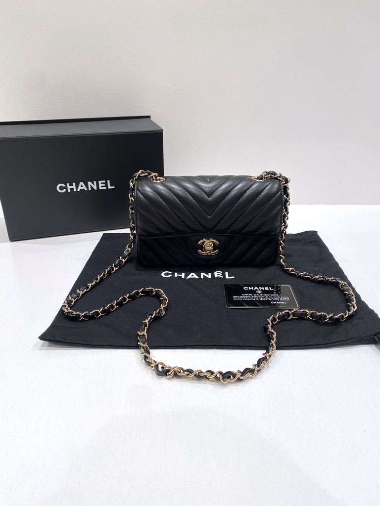 Chanel Mini Flap Bag Chaveron - Sort Med Guldhardware - (Nypris 38.730 kr