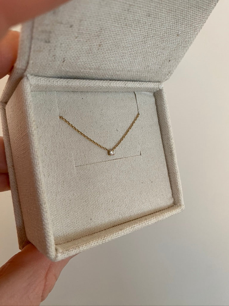 Longvè - Tiny Diamond Necklace 14 Karat Guld (0.03 ct.) - (Nypris ca 3.645kr)