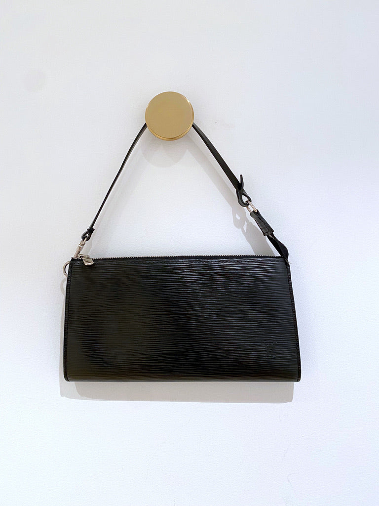 Louis Vuitton Epi Pochette Taske + Lang Rem - (Nypris For Lignende Taske 9.150 kr +  Rem Ca 2.600 kr ialt= 11.750 kr)