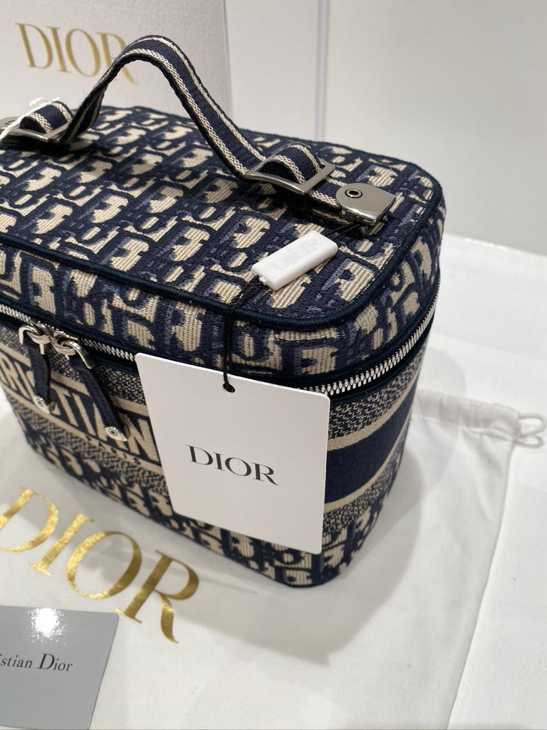Dior Vanity Case - (Nypris 13.070 kr)