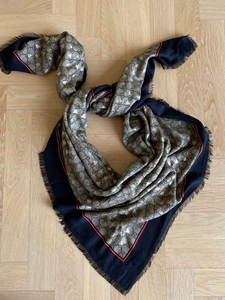 Gucci Stort Tørklæde - Mål: 135x135 cm - (Nypris ca 4.500 kr)