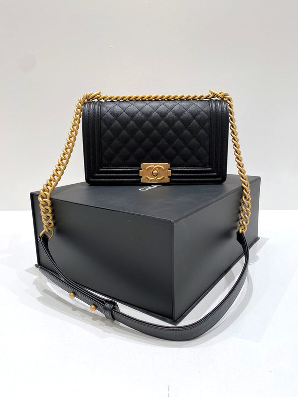 Chanel Medium Boy Bag - Sort Med Guldhardware/ Caviar - (Nypris 52.810 kr)