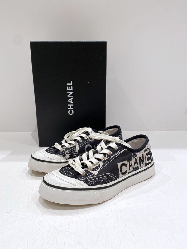 Chanel Sneakers - Str 37,5 - (Nypris 5.870 kr)