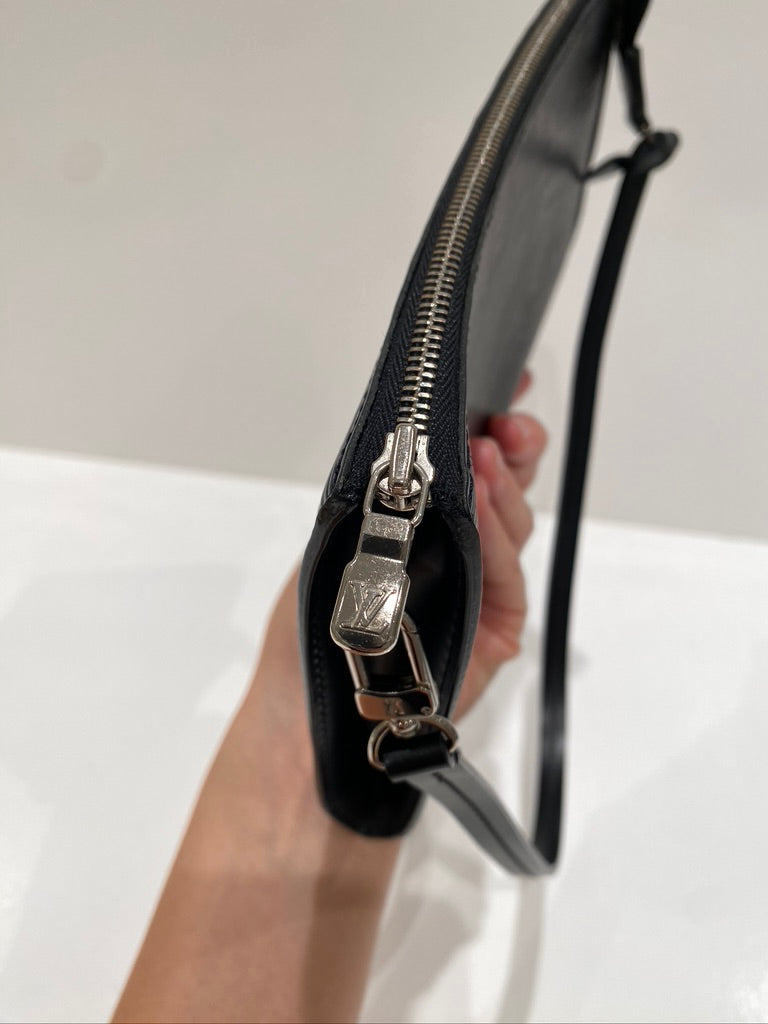 Louis Vuitton Epi Pochette Taske