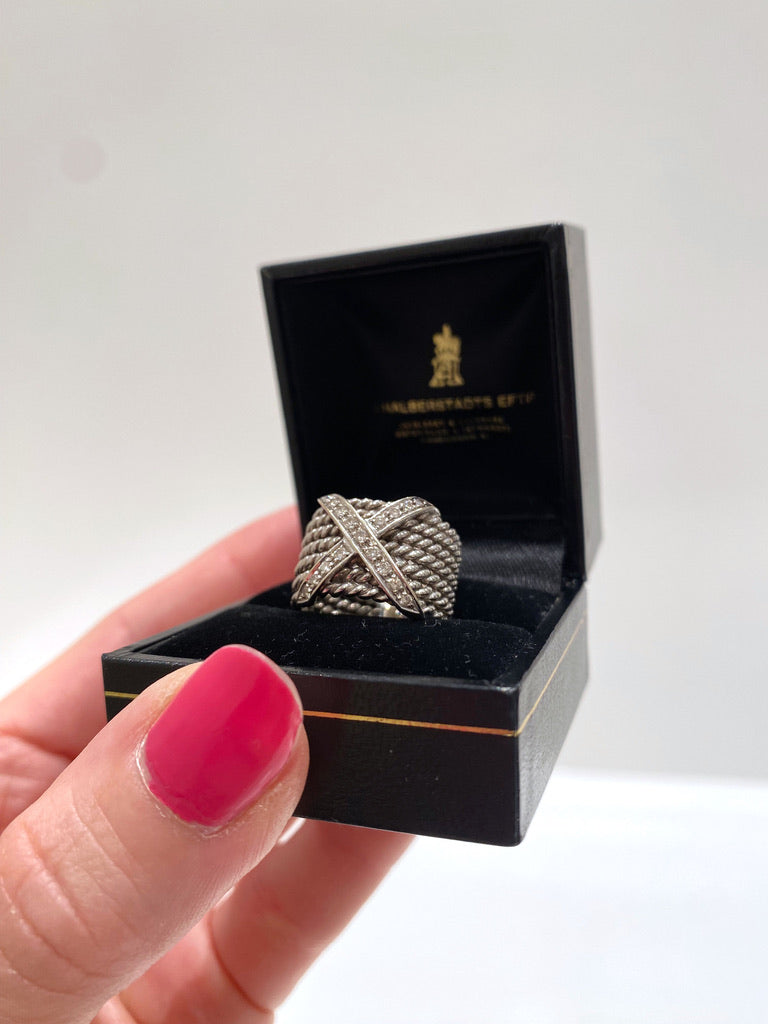 Halberstadt - Ring i 18 KARAT HVIDGULD MED DIAMANTER - (Samlet Vægt 0,25 CT. Wesselton VVS.)
