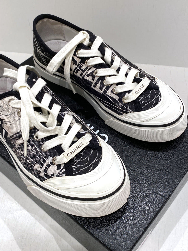 Chanel Sneakers - Str 37,5 - (Nypris 5.870 kr)