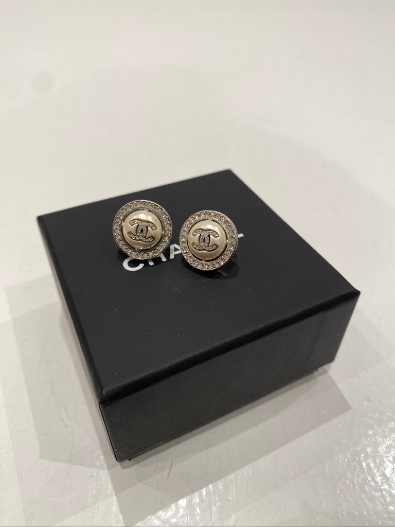 Chanel Stud/Ørestikker - (Nypris ca 5.000- 5.500 kr)
