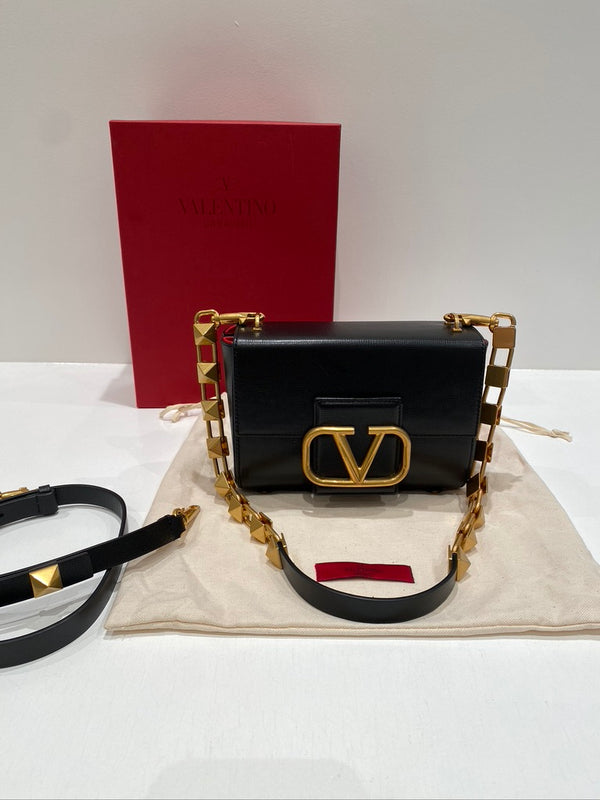 Valentino Garavani Stud Sign V LOGO Taske - (Nypris ca 18.700 kr/2.500 Euro - Kvittering medfølger!)