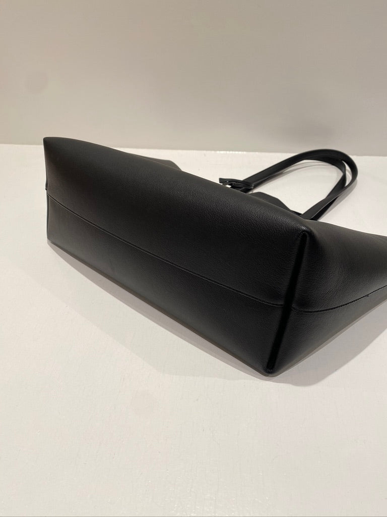 Saint Laurent East/West Shopping Tote i sort læder - (Nypris 1250 Euro/ca 9.340kr)