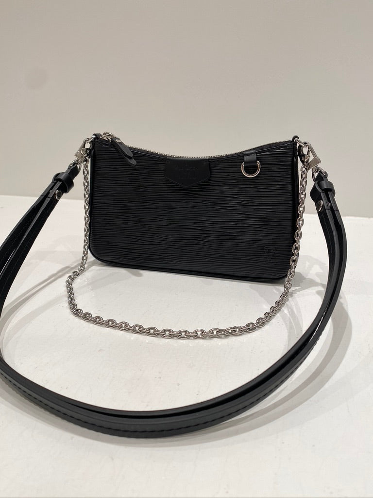 Louis Vuitton Easy Pouch On Strap Epi - (Nypris ca 11.600 kr)