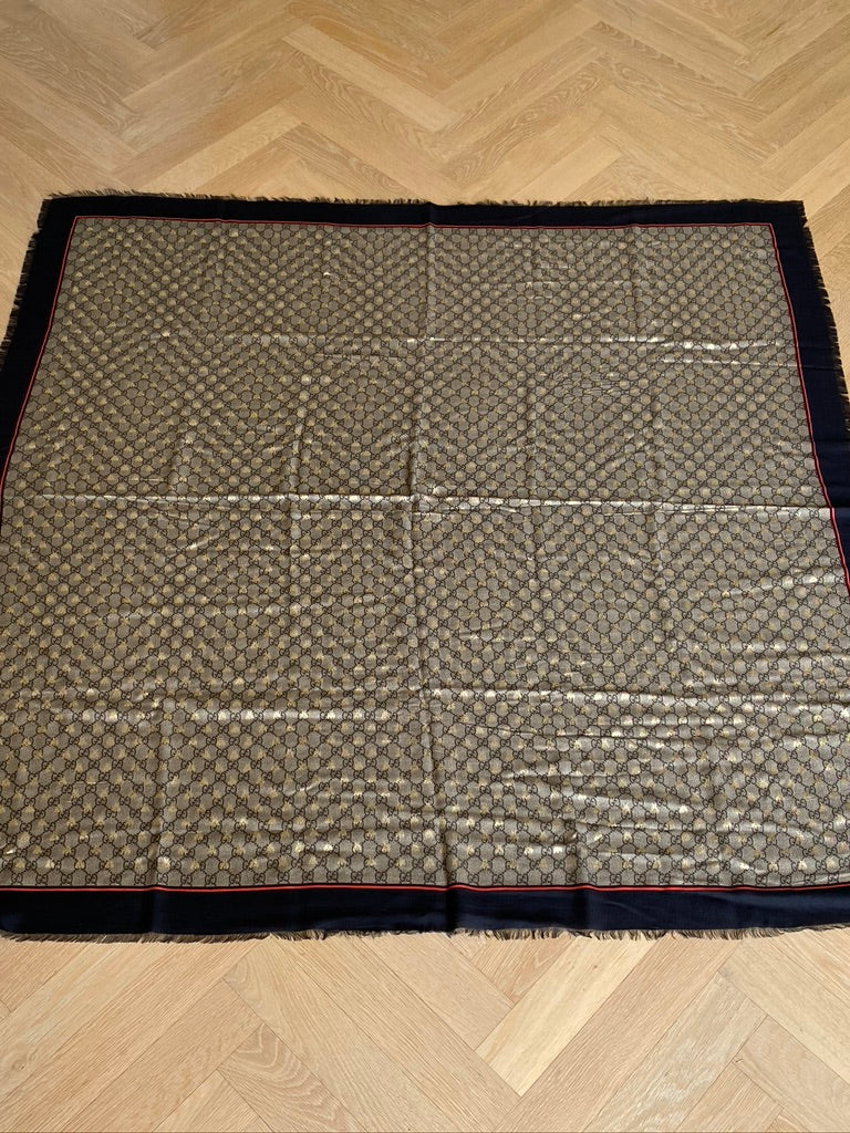 Gucci Stort Tørklæde - Mål: 135x135 cm - (Nypris ca 4.500 kr)
