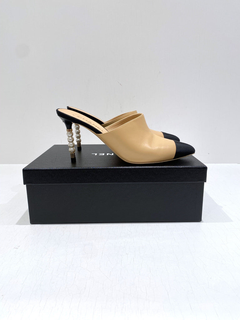 Chanel Stiletter - Str 40/ Passer ca str 39,5 - (Nypris ca 9.800 kr)