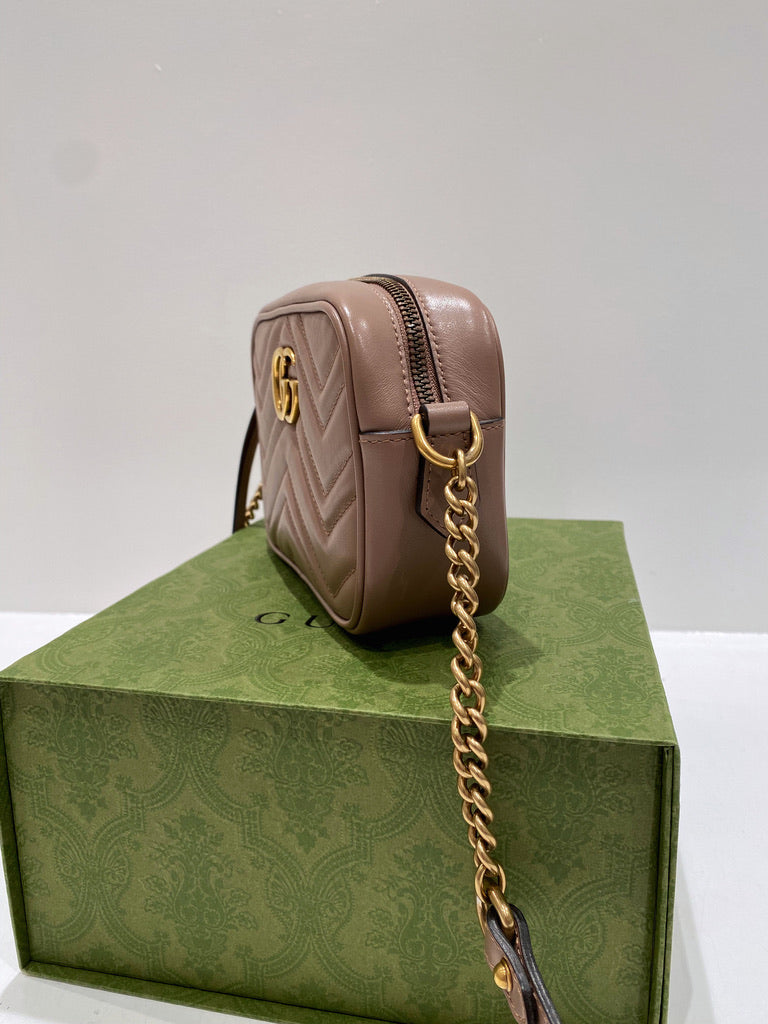 Gucci GG Marmont Mini Shoulder Bag - (Nypris 10.300 kr)