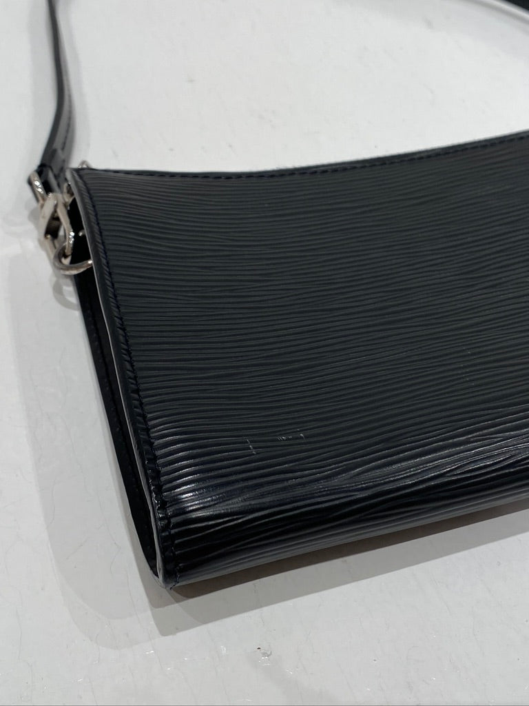 Louis Vuitton Epi Pochette Taske