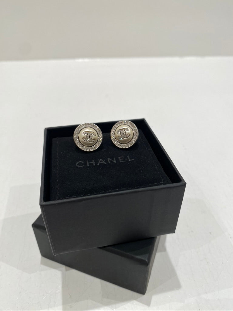 Chanel Stud/Ørestikker - (Nypris ca 5.000- 5.500 kr)
