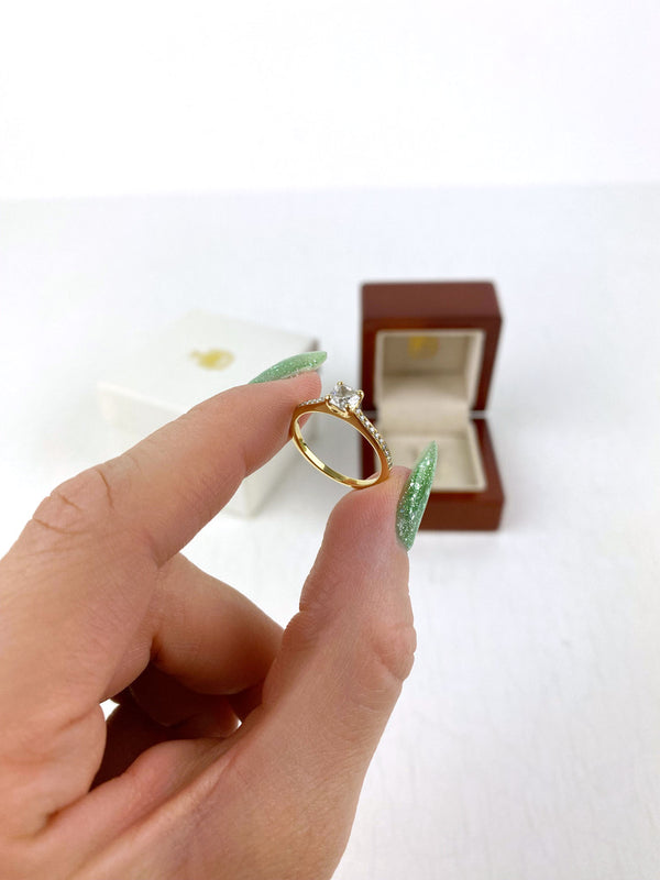 Hartmann´s - Ring 18 Karat Guld Med 21 Diamanter. (Anslået Forsikringsværdi 34.500 kr)