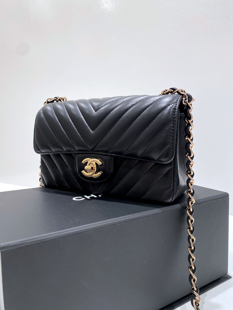 Chanel Mini Flap Bag Chaveron - Sort Med Guldhardware - (Nypris 38.730 kr