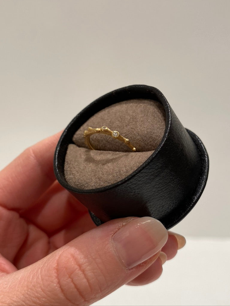 Ole Lynggaard Nature Ring - 18 Karat Guld Med Diamanter - (Nypris 14.900 kr)