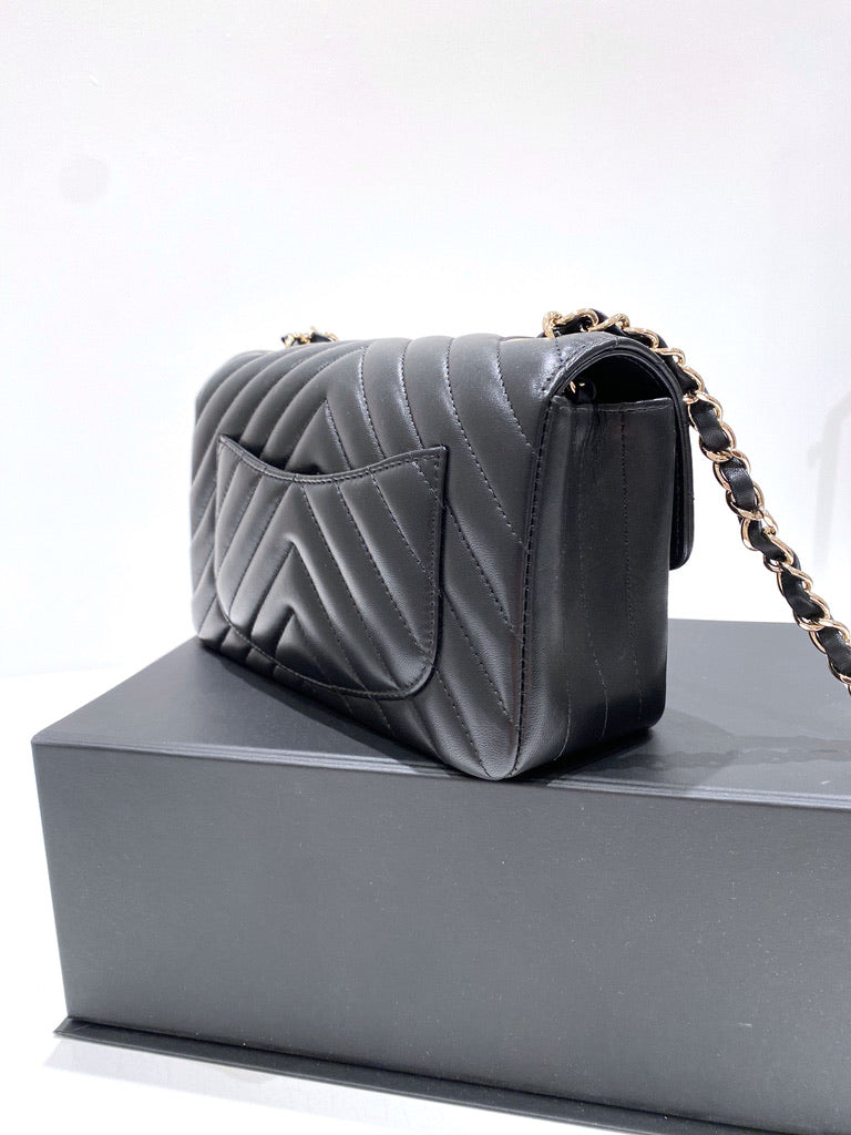 Chanel Mini Flap Bag Chaveron - Sort Med Guldhardware - (Nypris 38.730 kr