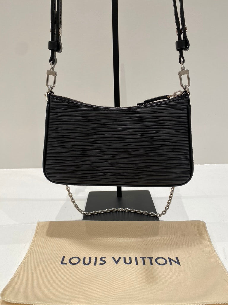 Louis Vuitton Easy Pouch On Strap Epi - (Nypris ca 11.600 kr)