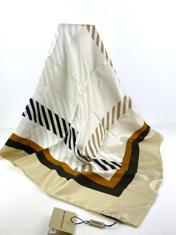 Burberry Tørklæde - Mål: ca 88x88 cm - (Nypris 1.995 kr) HELT NYT!!!