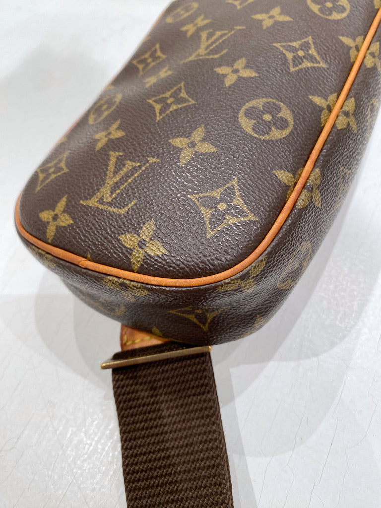 Louis Vuitton Slingbag - Monogram