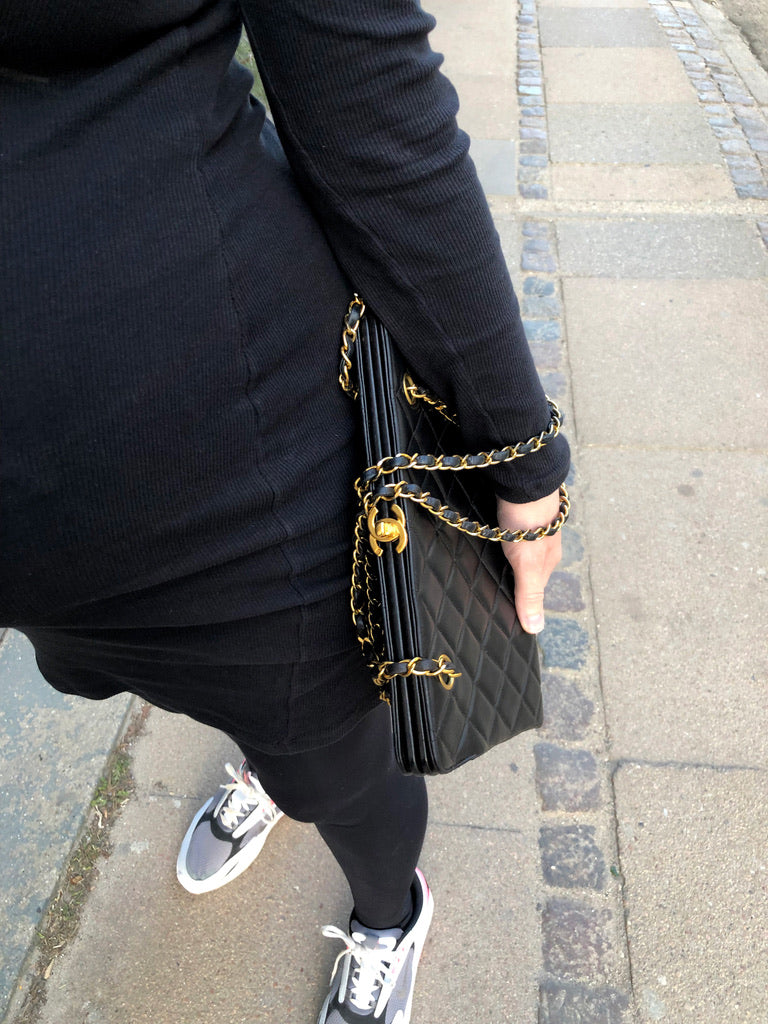 Chanel Quilted Sort Taske Med Guldhardware