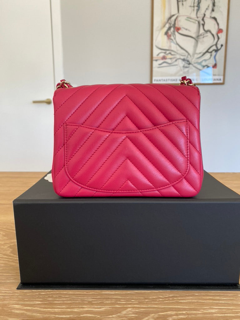 Chanel Mini Flap Bag Chaveron - Pink. (Nypris ca 35.210 kr)