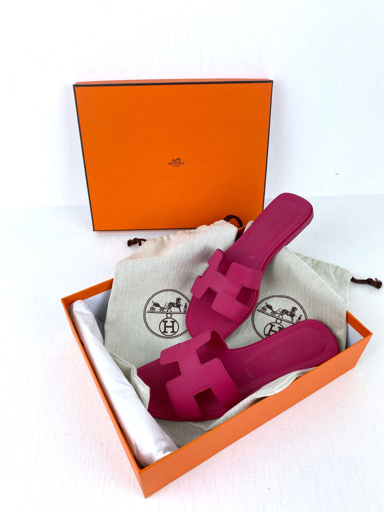 Hermes Oran Sandaler. (Nypris ca 4.550 kr). Str 38. (Lidt lille i størrelsen)