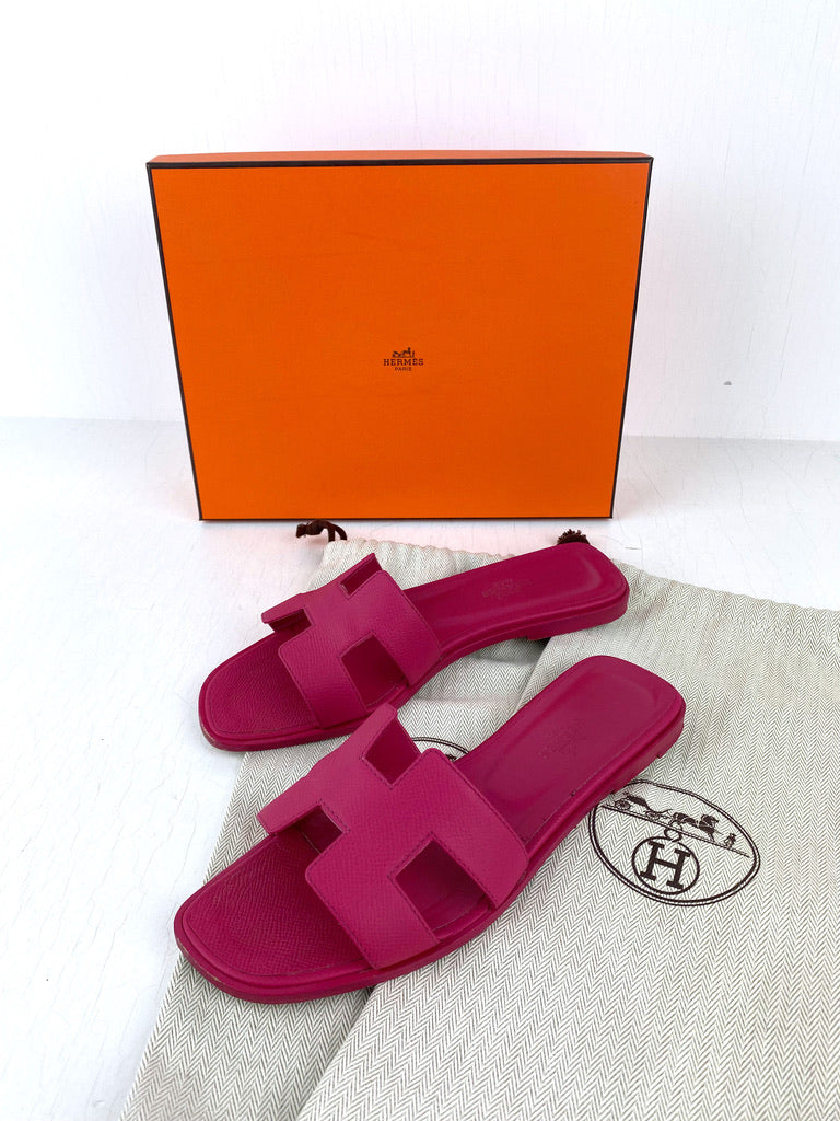 Hermes Oran Sandaler. (Nypris ca 4.550 kr). Str 38. (Lidt lille i størrelsen)