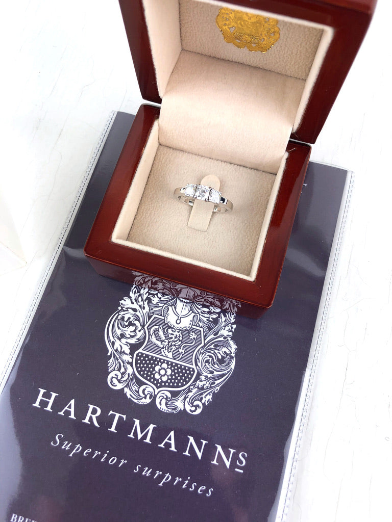 18 Karat Hvid- Gulds Ring Med Diamanter