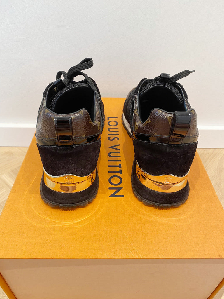 Run Away Trainer - Passer ca str 38 (Oprindeligt Str 37 Men De Er Store I Størrelsen)
