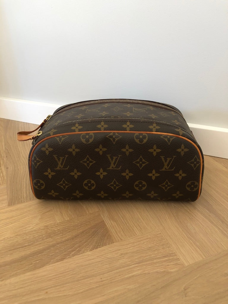Louis Vuitton King Size Pouch Monogram Canvas