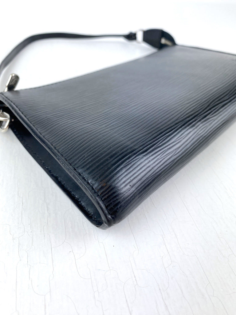 Louis Vuitton Epi Pochette Taske - Sort Med Sølvhardware