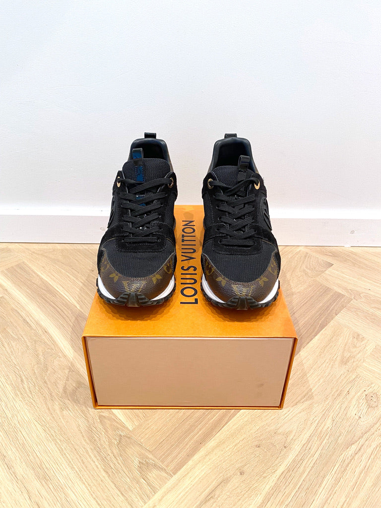 Run Away Trainer - Passer ca str 37 (Oprindeligt Str 36 Men De Er Store I Størrelsen)