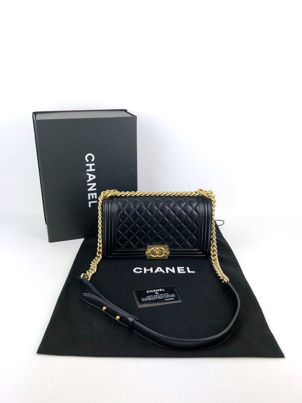 Chanel Medium Boy Bag - Sort Med Guldhardware