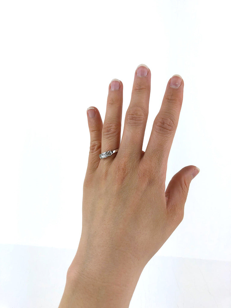 18 Karat Hvid- Gulds Ring Med Diamanter