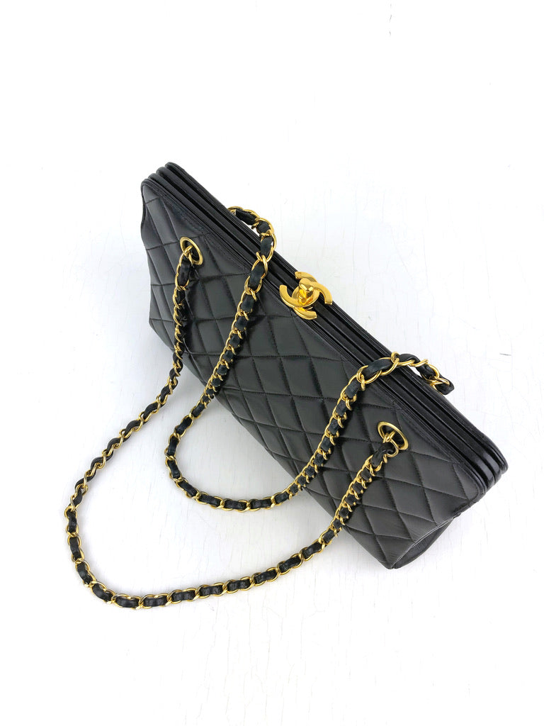Chanel Quilted Sort Taske Med Guldhardware
