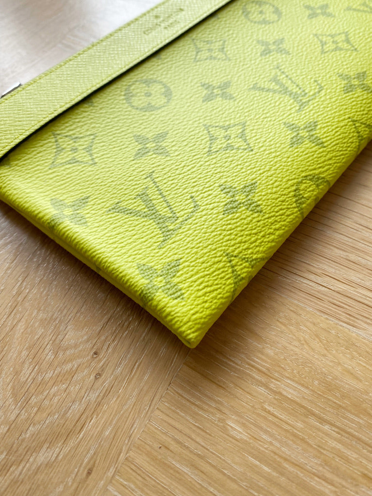 Louis Vuitton Pochette Discovery PM Taigarama Jeaune/Clutch