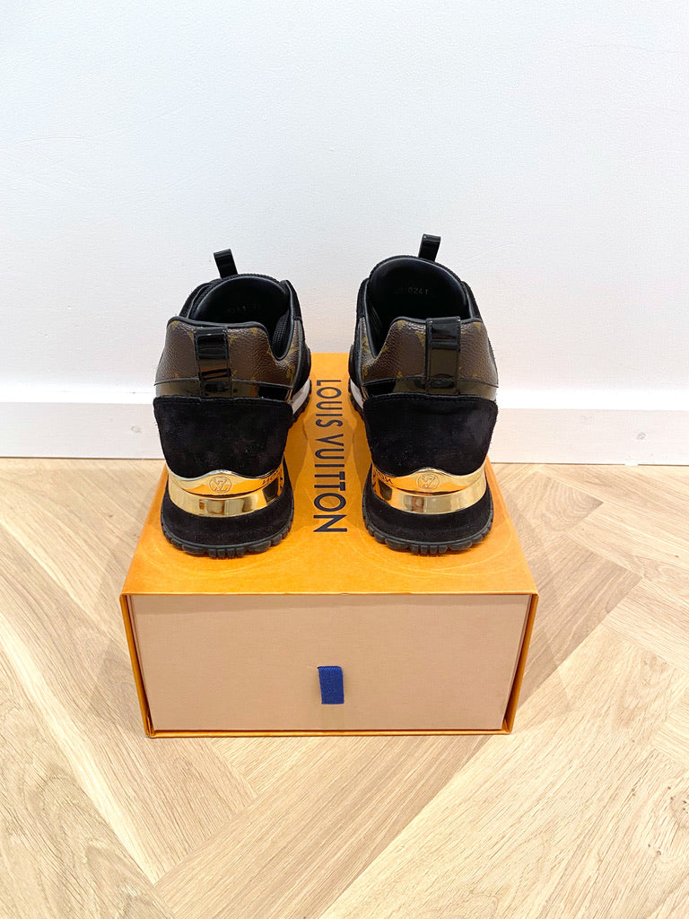 Run Away Trainer - Passer ca str 37 (Oprindeligt Str 36 Men De Er Store I Størrelsen)