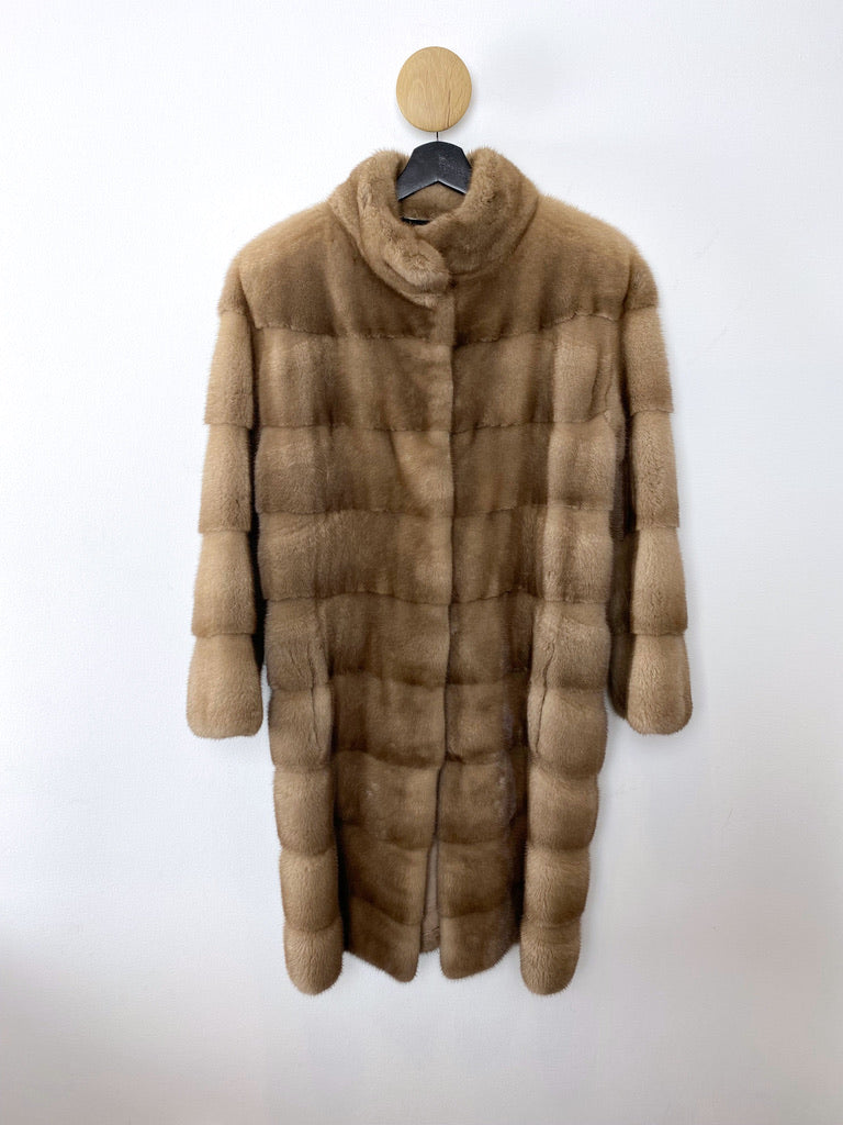 Mink Pels - Passer ca M & L.     (Nypris ca 41.000 kr/5.500 Euro)