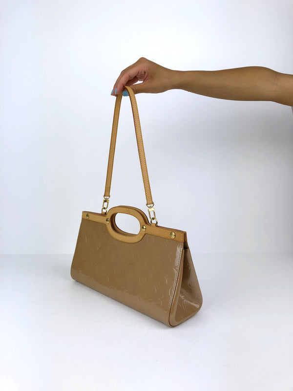 Louis Vuitton Beigefarvet Lak Taske