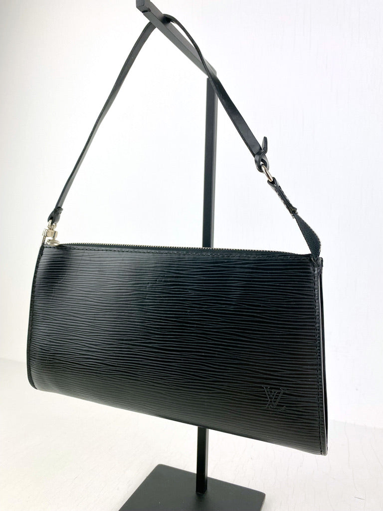 Louis Vuitton Epi Pochette Taske - Sort Med Sølvhardware