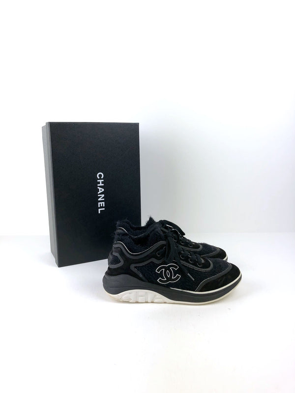 Chanel Sneakers - Str 38 (Lille i størrelsen).
