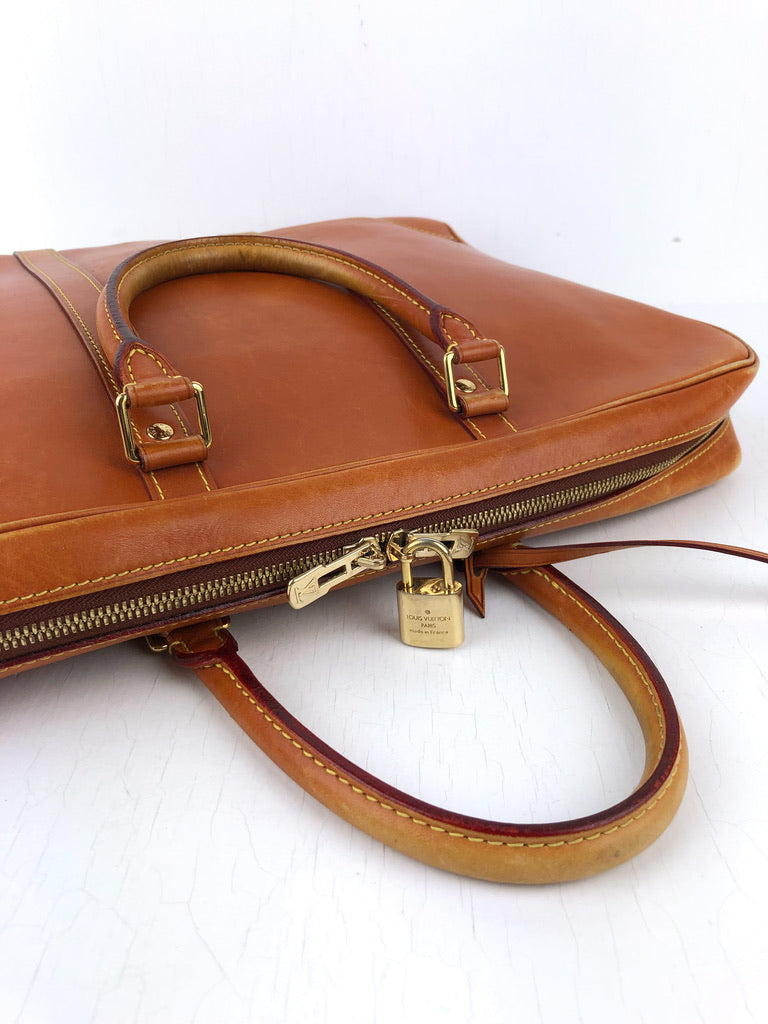 Louis Vuitton - Porte-Documents Voyage Cuir Nomade Leather (Nypris ca 27.452 kr/3.150 Pund)